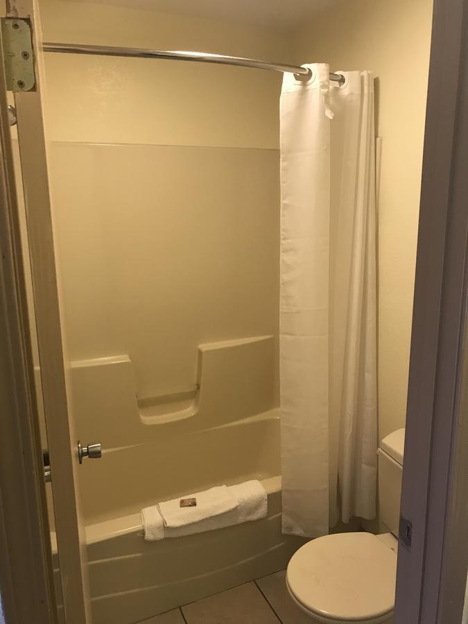 Regal Inn Onley Bagian luar foto